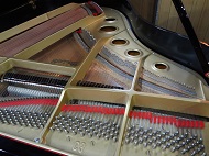 YAMAHA C3B 1980年製造 内装(フレーム・弦)その1