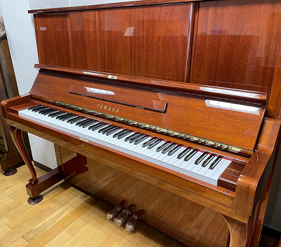 Yamaha Upright Piano W106